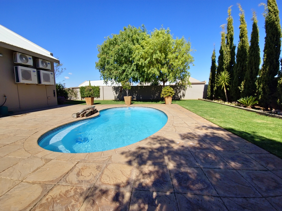 3 Bedroom Property for Sale in Kanoneiland Northern Cape